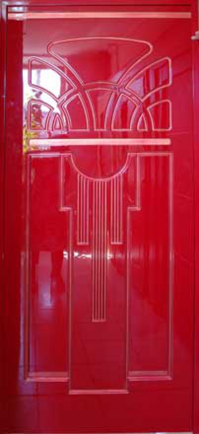 Двери из массива красные